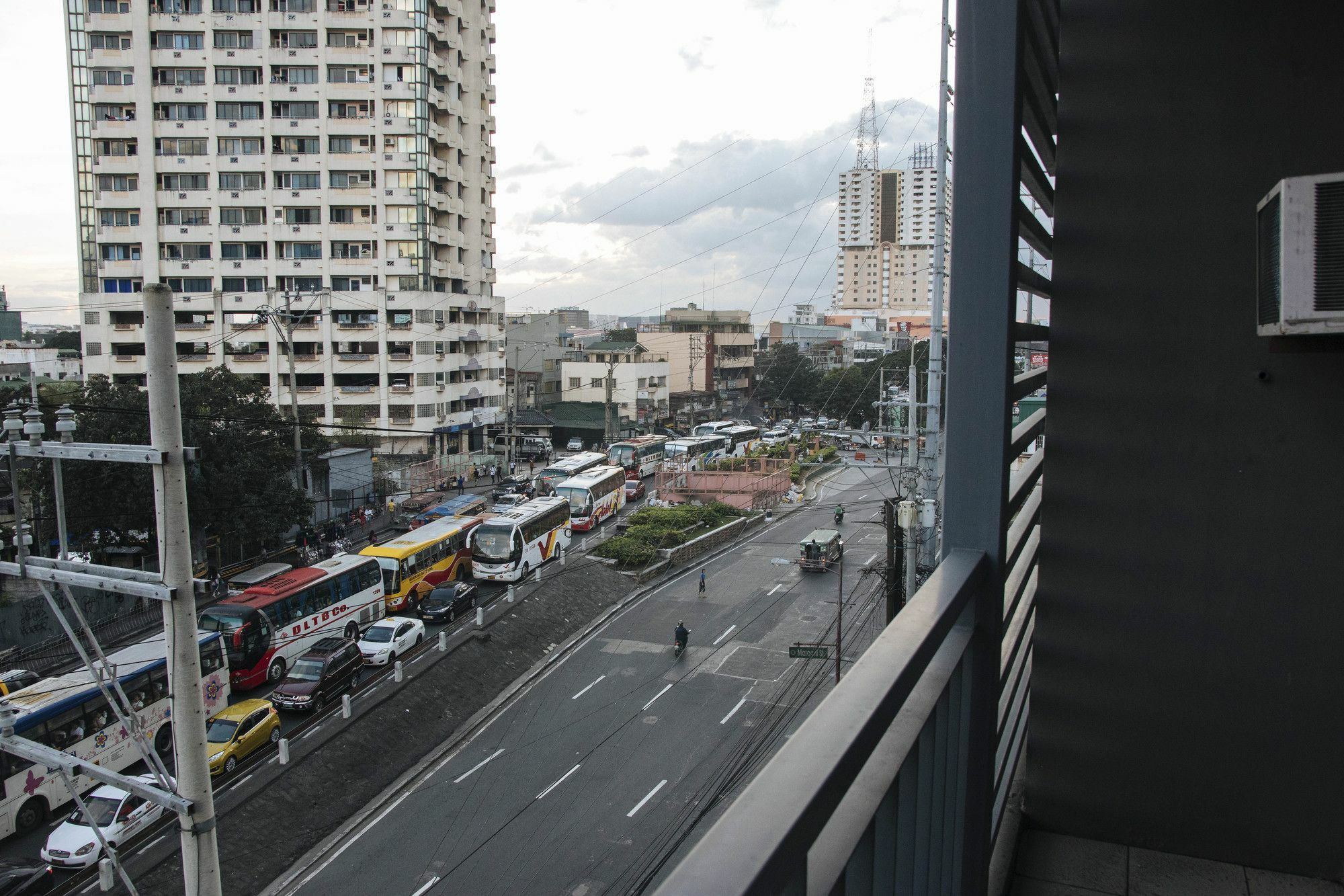 Reddoorz Plus @ Buendia Ave Makati Makati City Zewnętrze zdjęcie
